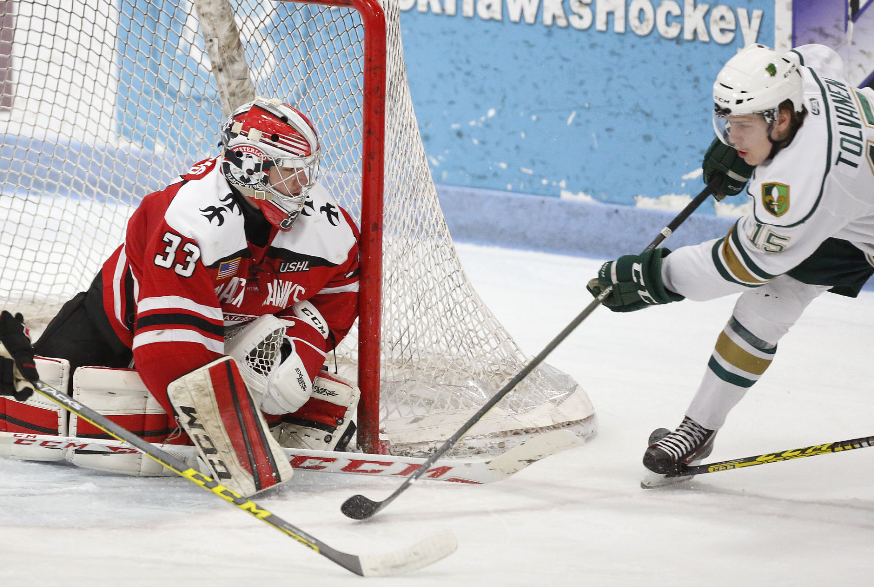 040216mp-wat-blackhawks-3